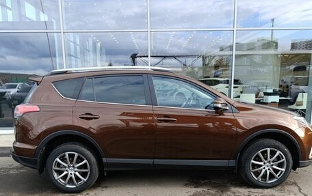 Toyota RAV4, 2017 год, 2 740 000 рублей, 4 фотография