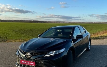 Toyota Camry, 2018 год, 2 550 000 рублей, 1 фотография