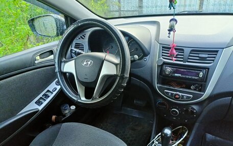 Hyundai Solaris II рестайлинг, 2011 год, 630 000 рублей, 4 фотография