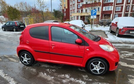 Peugeot 107 I рестайлинг, 2009 год, 375 000 рублей, 3 фотография