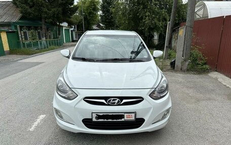 Hyundai Solaris II рестайлинг, 2012 год, 950 000 рублей, 3 фотография