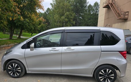 Honda Freed I, 2010 год, 1 050 000 рублей, 4 фотография