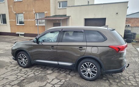 Mitsubishi Outlander III рестайлинг 3, 2018 год, 2 350 000 рублей, 3 фотография