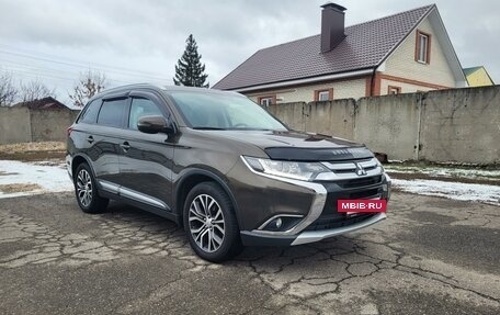 Mitsubishi Outlander III рестайлинг 3, 2018 год, 2 350 000 рублей, 7 фотография