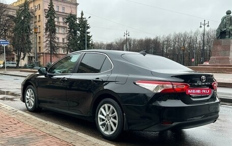 Toyota Camry, 2021 год, 2 990 000 рублей, 10 фотография