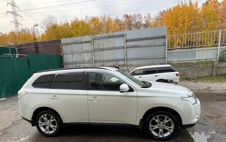 Mitsubishi Outlander III рестайлинг 3, 2013 год, 1 550 000 рублей, 4 фотография