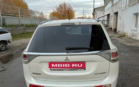 Mitsubishi Outlander III рестайлинг 3, 2013 год, 1 550 000 рублей, 6 фотография