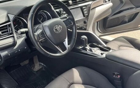 Toyota Camry, 2018 год, 2 440 000 рублей, 2 фотография