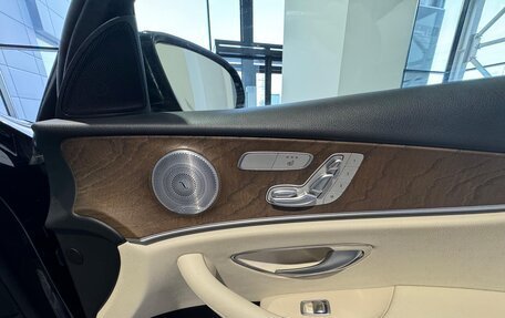 Mercedes-Benz E-Класс, 2019 год, 4 500 000 рублей, 19 фотография