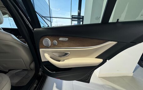 Mercedes-Benz E-Класс, 2019 год, 4 500 000 рублей, 20 фотография