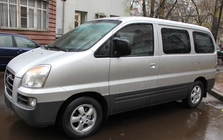 Hyundai Starex I рестайлинг, 2004 год, 695 000 рублей, 1 фотография