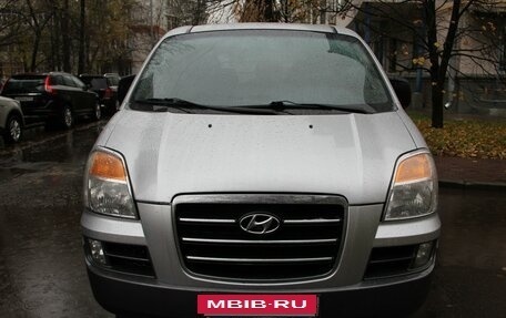 Hyundai Starex I рестайлинг, 2004 год, 695 000 рублей, 2 фотография