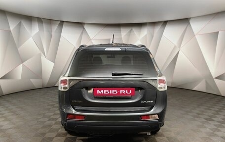 Mitsubishi Outlander III рестайлинг 3, 2013 год, 1 055 000 рублей, 8 фотография