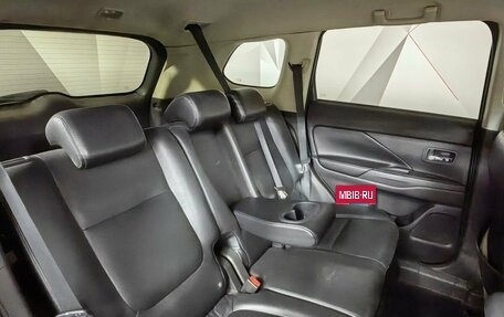 Mitsubishi Outlander III рестайлинг 3, 2013 год, 1 055 000 рублей, 12 фотография