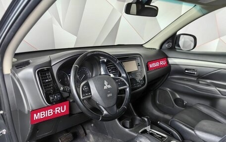 Mitsubishi Outlander III рестайлинг 3, 2013 год, 1 055 000 рублей, 13 фотография