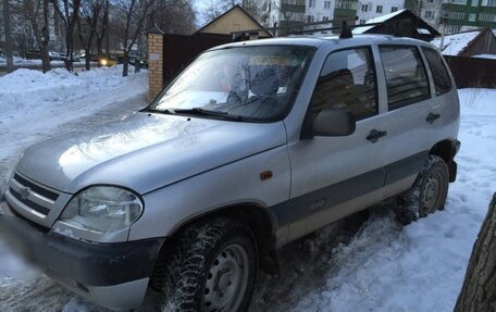 Chevrolet Niva I рестайлинг, 2004 год, 300 000 рублей, 1 фотография