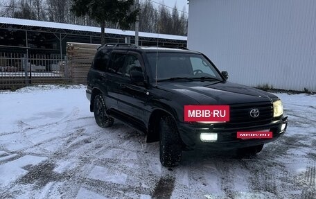 Toyota Land Cruiser 100 рестайлинг 2, 2006 год, 2 650 000 рублей, 2 фотография