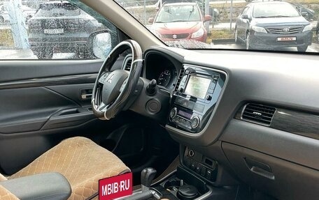 Mitsubishi Outlander III рестайлинг 3, 2017 год, 1 940 000 рублей, 7 фотография