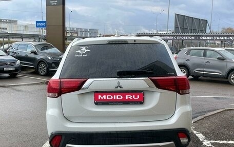 Mitsubishi Outlander III рестайлинг 3, 2017 год, 1 940 000 рублей, 5 фотография