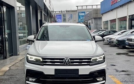 Volkswagen Tiguan II, 2021 год, 3 370 000 рублей, 2 фотография