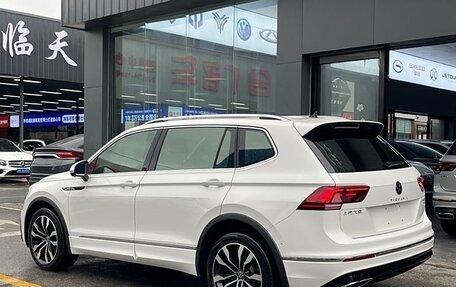 Volkswagen Tiguan II, 2021 год, 3 370 000 рублей, 3 фотография