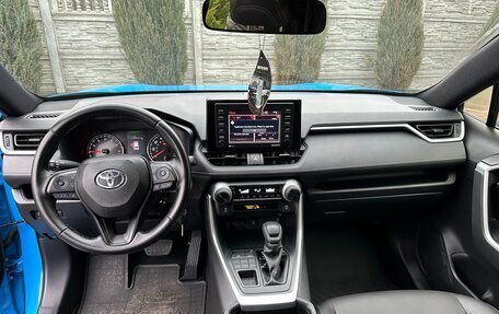 Toyota RAV4, 2020 год, 3 100 000 рублей, 9 фотография