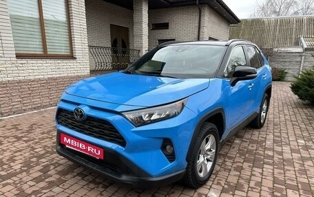 Toyota RAV4, 2020 год, 3 100 000 рублей, 2 фотография