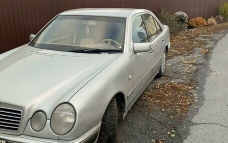 Mercedes-Benz E-Класс, 1998 год, 520 000 рублей, 3 фотография