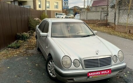 Mercedes-Benz E-Класс, 1998 год, 520 000 рублей, 2 фотография