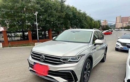 Volkswagen Tiguan II, 2021 год, 3 580 000 рублей, 2 фотография