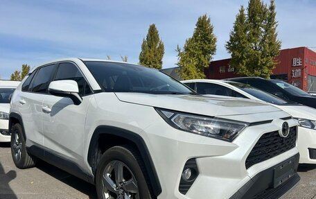 Toyota RAV4, 2021 год, 2 950 000 рублей, 3 фотография