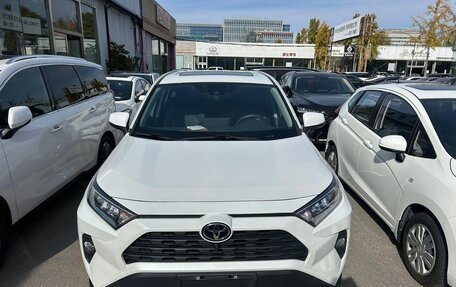 Toyota RAV4, 2021 год, 2 950 000 рублей, 4 фотография