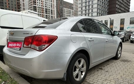 Chevrolet Cruze II, 2010 год, 970 000 рублей, 4 фотография