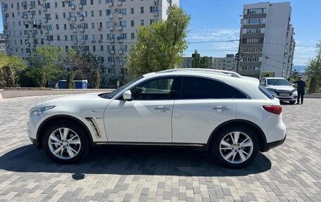 Infiniti QX70, 2013 год, 2 700 000 рублей, 2 фотография