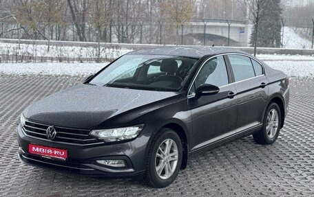 Volkswagen Passat B8 рестайлинг, 2021 год, 3 080 000 рублей, 1 фотография