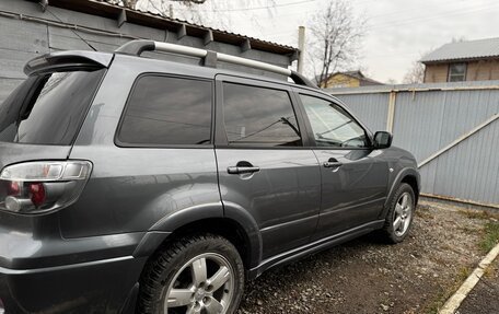 Mitsubishi Outlander III рестайлинг 3, 2005 год, 800 000 рублей, 2 фотография