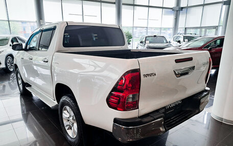 Toyota Hilux VIII, 2016 год, 4 200 000 рублей, 9 фотография