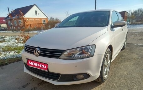 Volkswagen Jetta VI, 2014 год, 999 999 рублей, 2 фотография