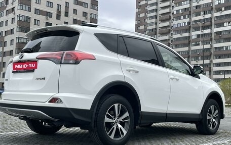 Toyota RAV4, 2015 год, 2 525 000 рублей, 2 фотография