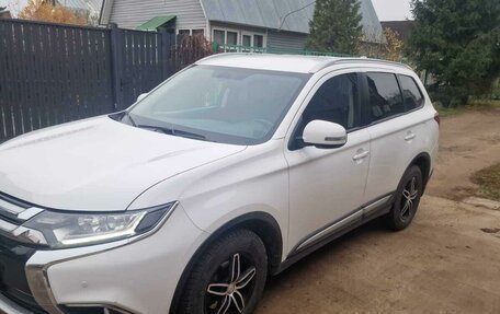 Mitsubishi Outlander III рестайлинг 3, 2018 год, 2 250 000 рублей, 1 фотография