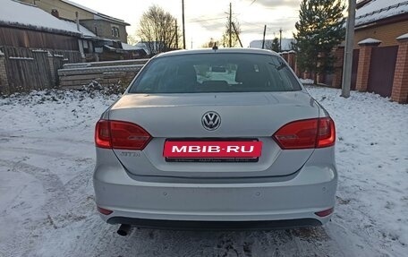 Volkswagen Jetta VI, 2013 год, 900 000 рублей, 4 фотография