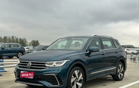 Volkswagen Tiguan II, 2021 год, 4 120 000 рублей, 1 фотография