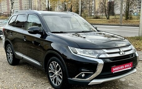 Mitsubishi Outlander III рестайлинг 3, 2015 год, 1 899 000 рублей, 3 фотография