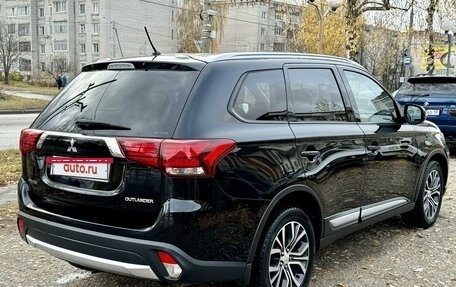 Mitsubishi Outlander III рестайлинг 3, 2015 год, 1 899 000 рублей, 4 фотография