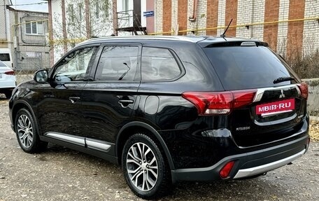 Mitsubishi Outlander III рестайлинг 3, 2015 год, 1 899 000 рублей, 5 фотография