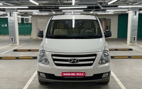 Hyundai H-1 II рестайлинг, 2015 год, 2 449 000 рублей, 2 фотография