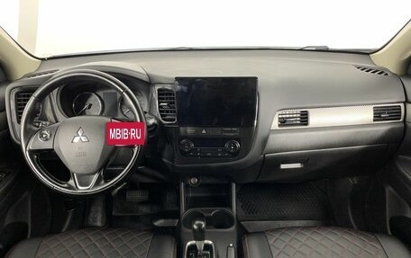 Mitsubishi Outlander III рестайлинг 3, 2015 год, 1 780 000 рублей, 7 фотография