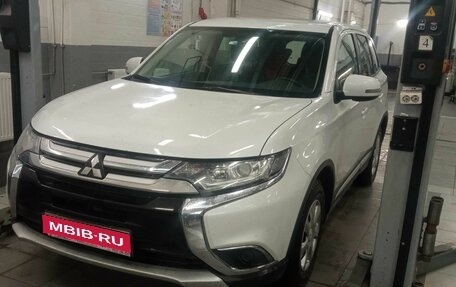 Mitsubishi Outlander III рестайлинг 3, 2016 год, 1 941 550 рублей, 1 фотография