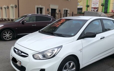 Hyundai Solaris II рестайлинг, 2012 год, 980 000 рублей, 6 фотография