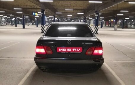 Mercedes-Benz E-Класс, 1998 год, 590 000 рублей, 3 фотография